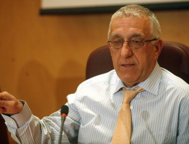 Κακλαμάνης γαι Κεντροαριστερά: «8 υποψηφίοι για την ηγεσία ενός κόμματος που δεν υπάρχει καν»